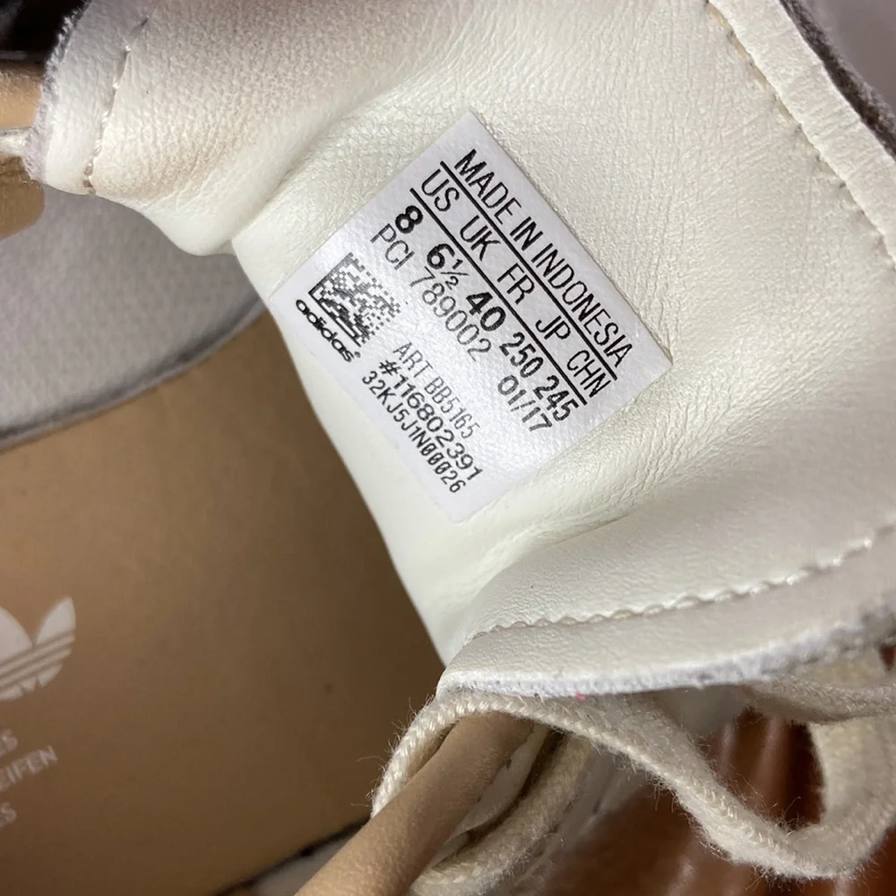ADIDAS cream colored leather tennis‎ “Stan Smith” shoes. Size 8 us. Box7